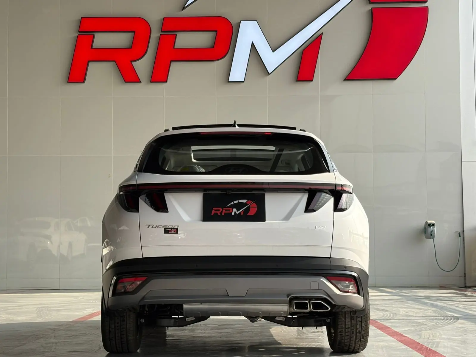 التلميع الساطع للسيارات – خطوتك الأولى لاستعادة بريق الوكالة