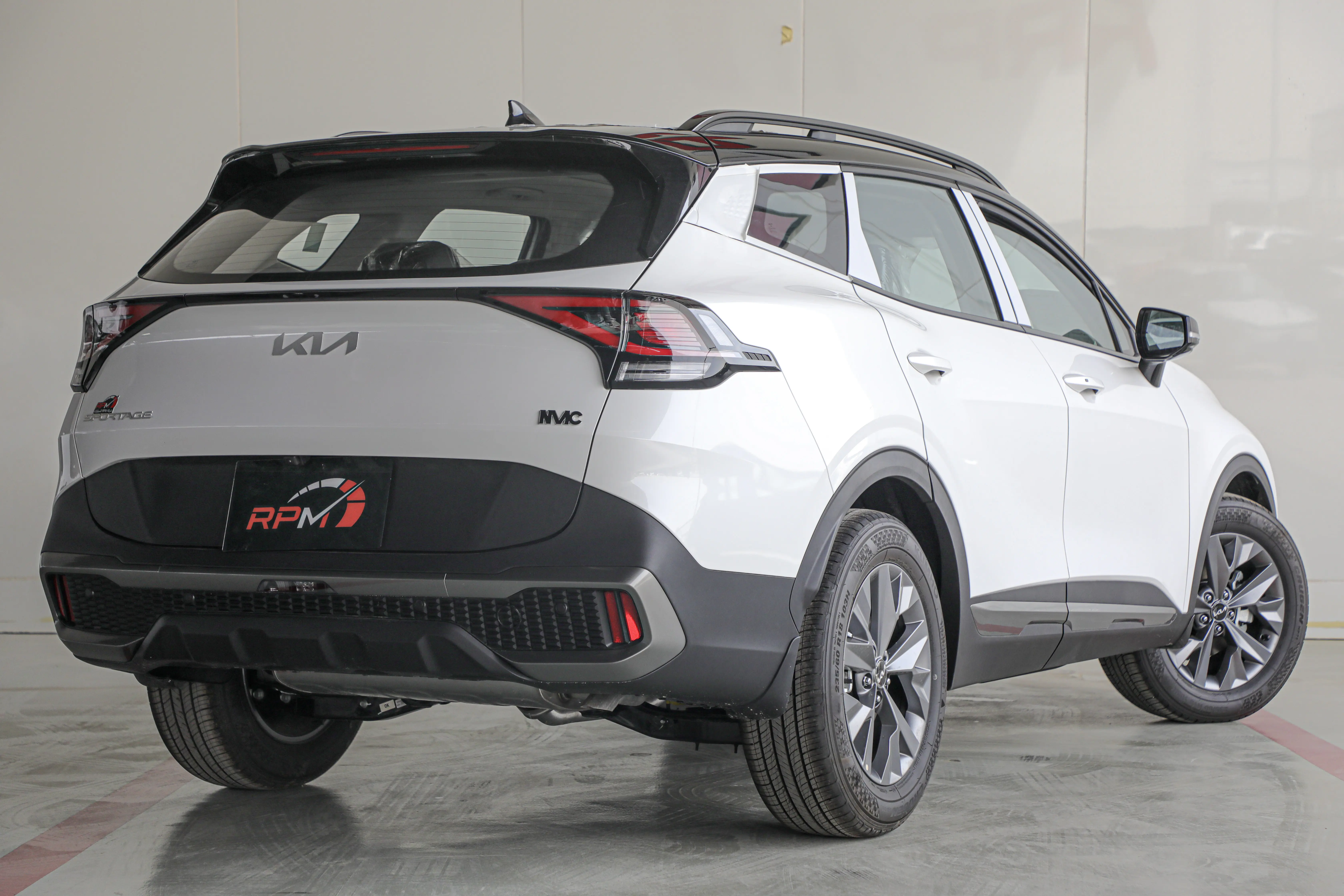 سيارة جديدة